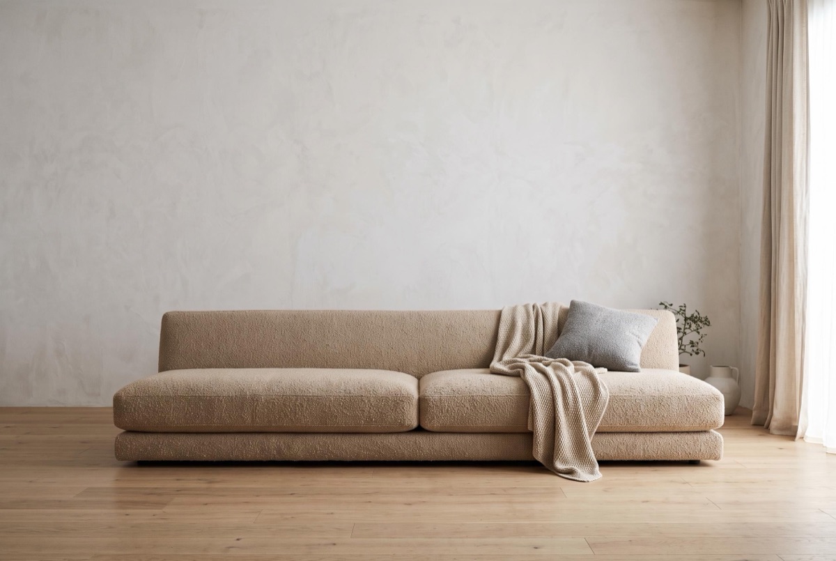 Мягкий бескаркасный диван в интерьере